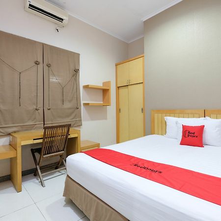 Reddoorz Plus Near Simpang Lima Semarang Exterior photo