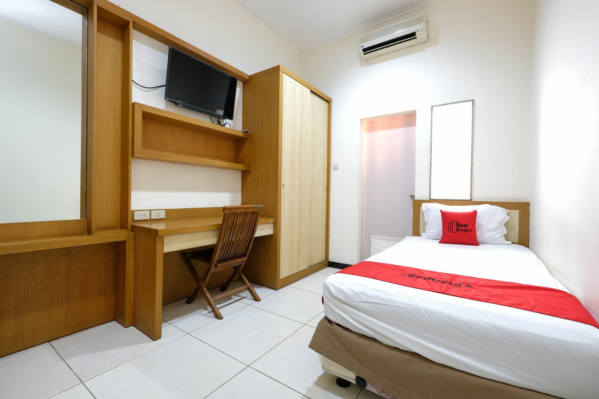 Reddoorz Plus Near Simpang Lima Semarang Exterior photo