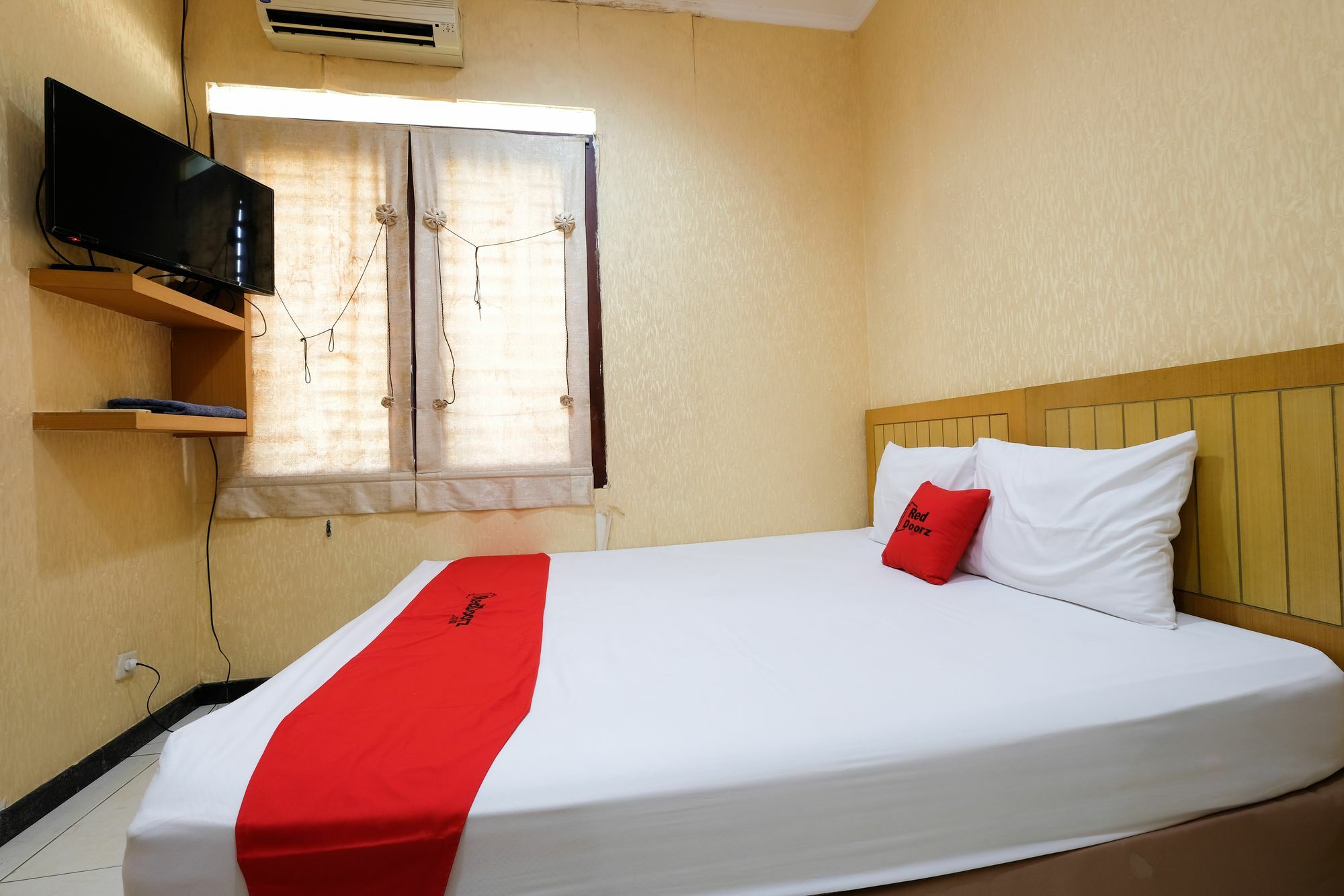 Reddoorz Plus Near Simpang Lima Semarang Exterior photo